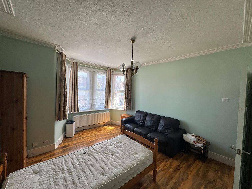 Property photo 2 of 4