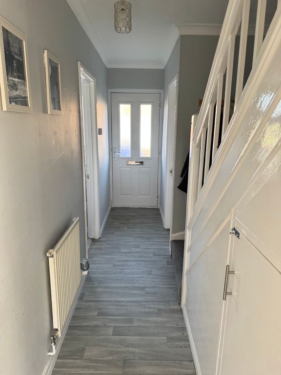 Property photo 2 of 31 Entrance Hall