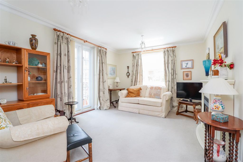 Property photo 2 of 22