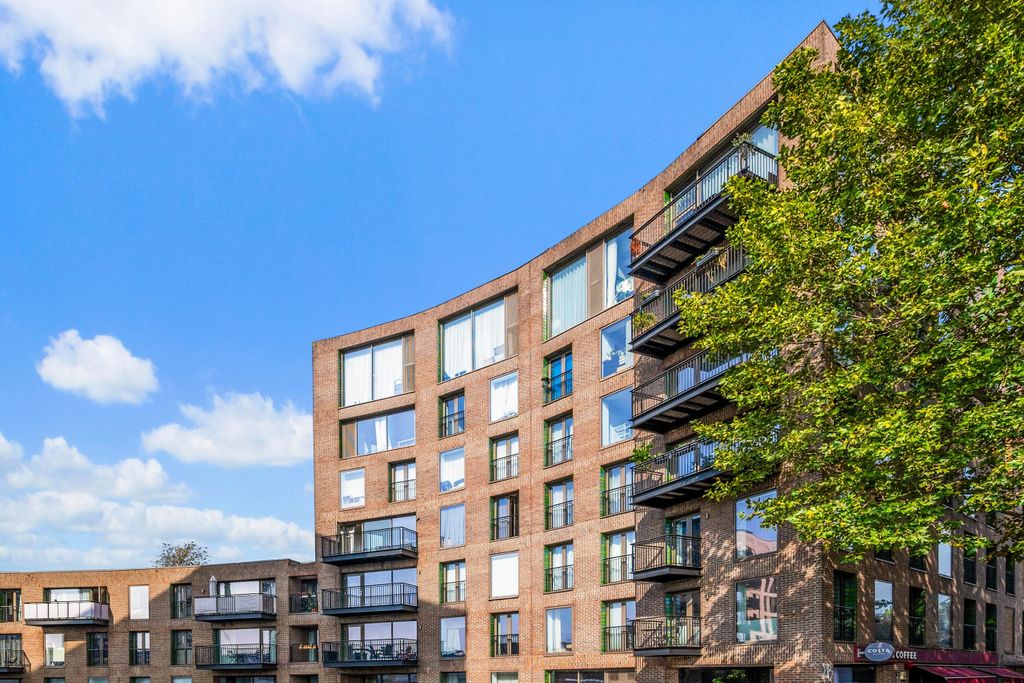 Property photo 2 of 16 Camden_Road_Nw1_040_Canalside_Portal_Crop