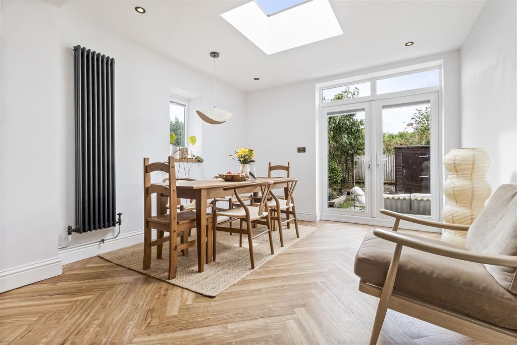 Property photo 1 of 20 9 St Thomas's Road-004.Jpg