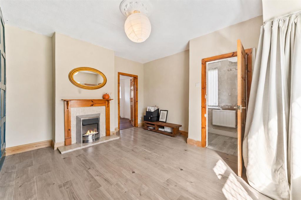 Property photo 2 of 22 4603Eb24-B1A6-48d4-Bfef-5A9036A614F7.Png