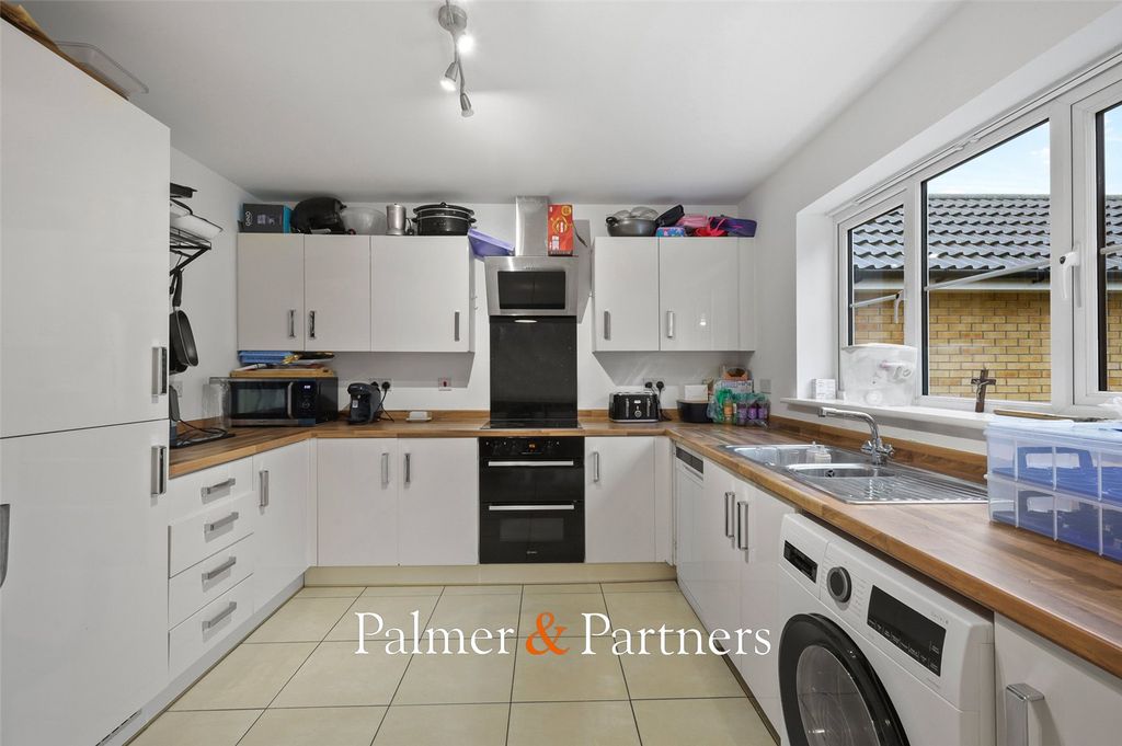 Property photo 2 of 18 Picture No. 15