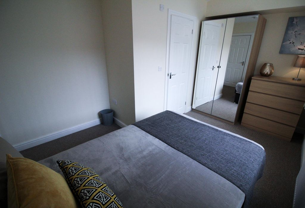 Property photo 2 of 7 Bedroom