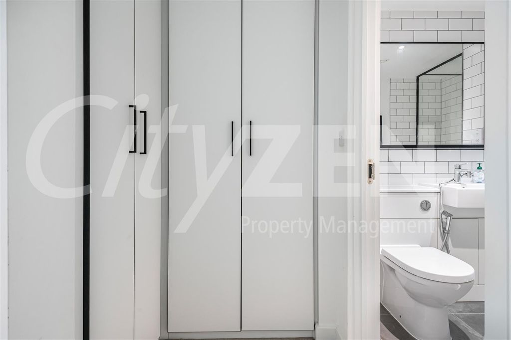 Property photo 3 of 25 Dressing Room/En-Suite