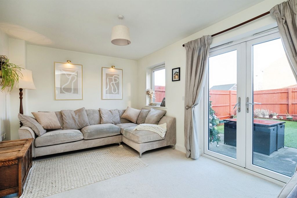 Property photo 2 of 20