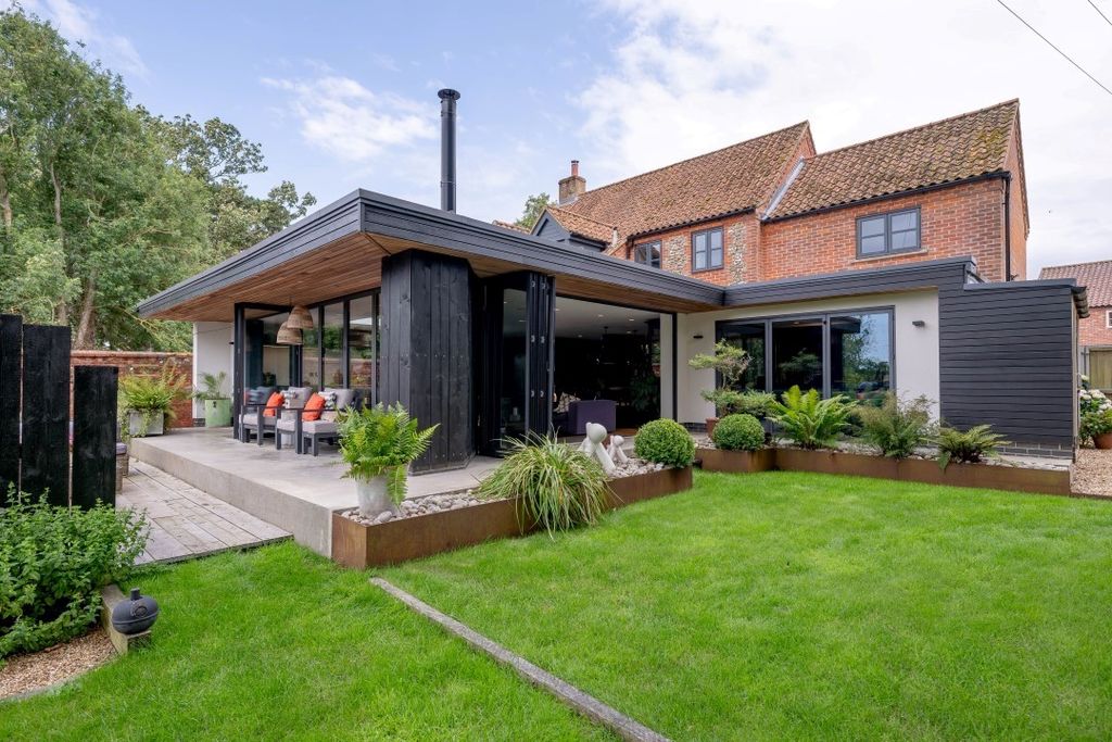 Property photo 1 of 33