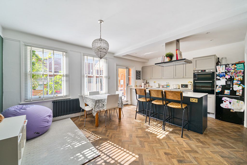 Property photo 3 of 15 18-6A7d8Bdcbd363-...