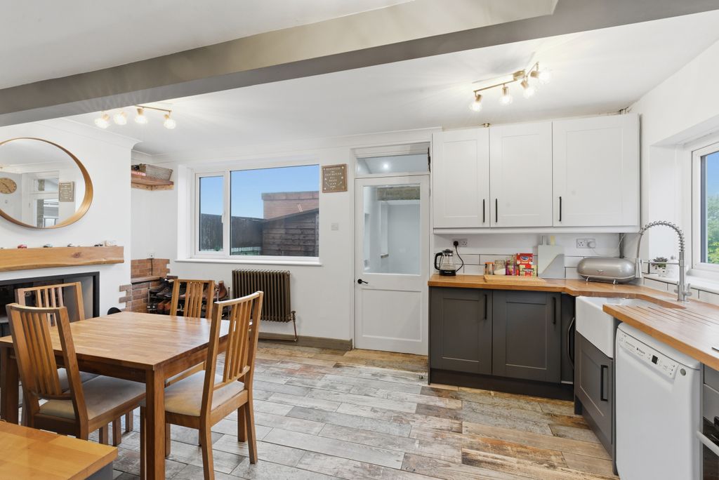 Property photo 3 of 12 Kitchen-Diner