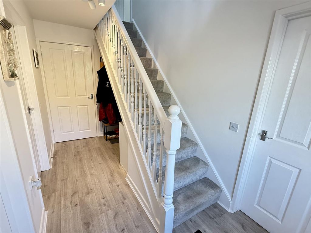 Property photo 3 of 40 Inviting Hallway