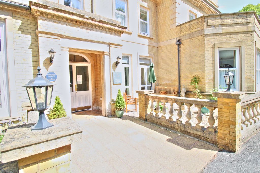 Property photo 1 of 10 Entrance