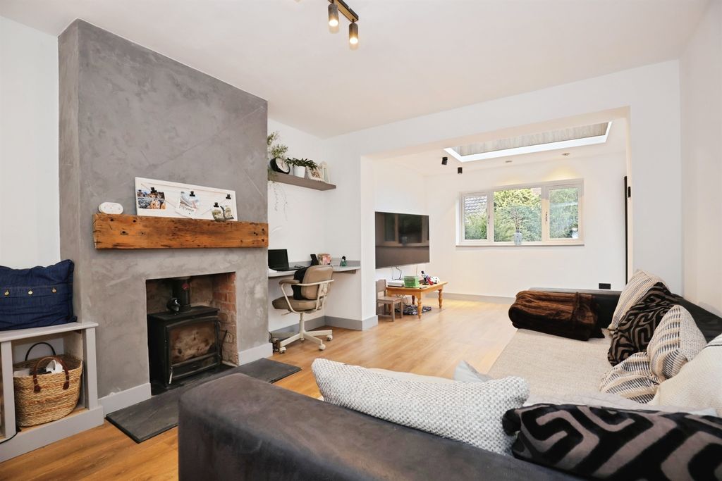 Property photo 2 of 33