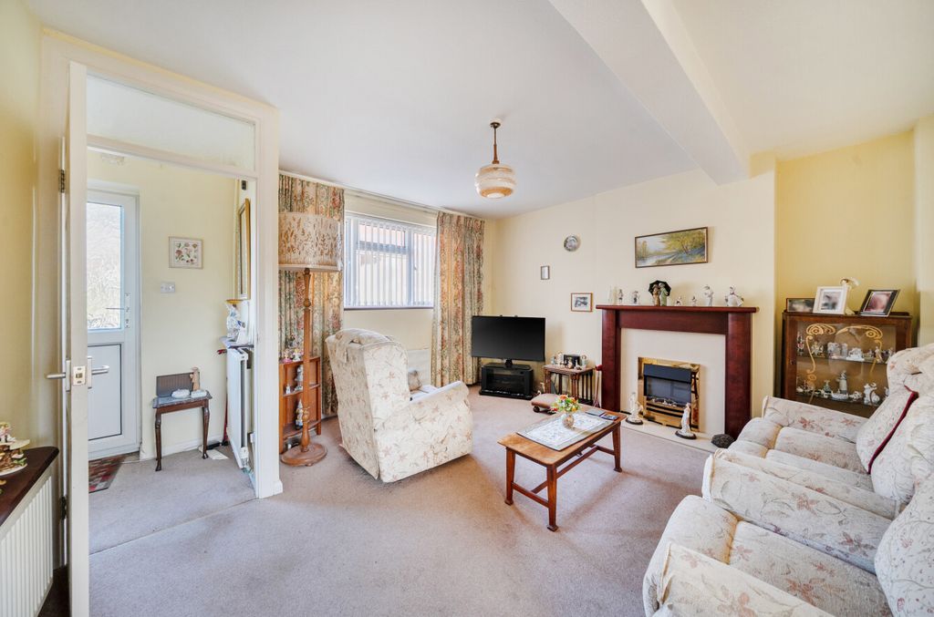 Property photo 3 of 15 1400487-13-696788...