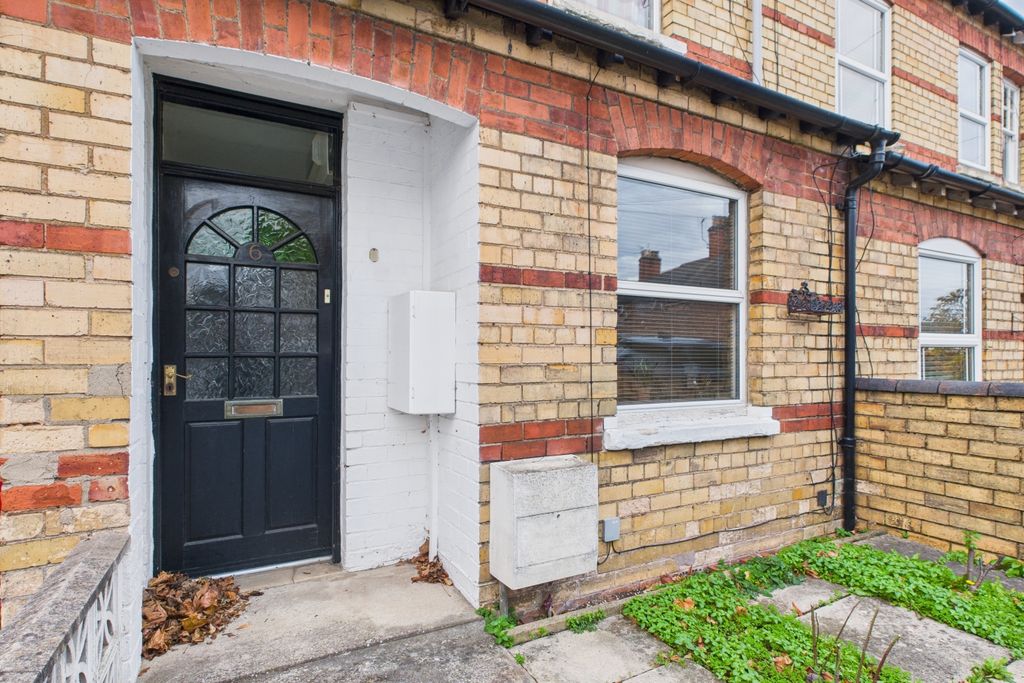 Property photo 2 of 17