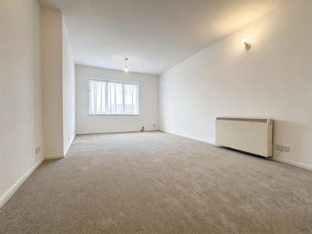 Property photo 1 of 12 01011F7F-79B9-4Ec7-806F-D13100Eb47B3.Png