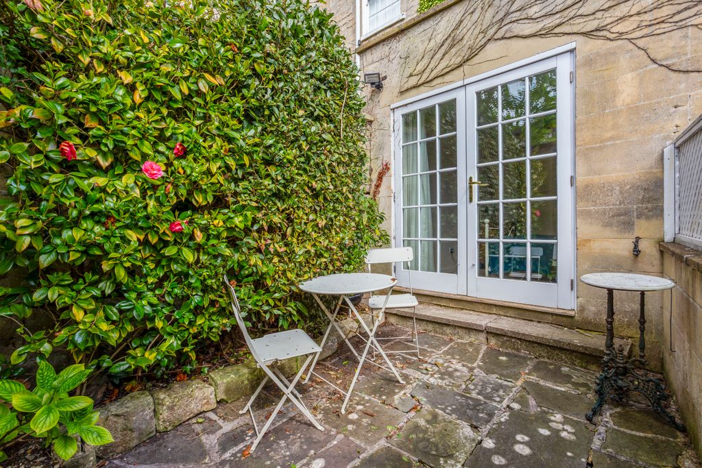 Property photo 2 of 14 Garden