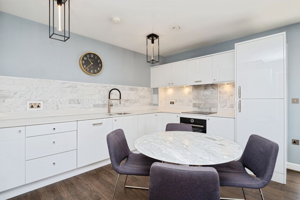 Property photo 3 of 20 Flat204Longbowapartments71Stclementsavenuelondone34Xz-2