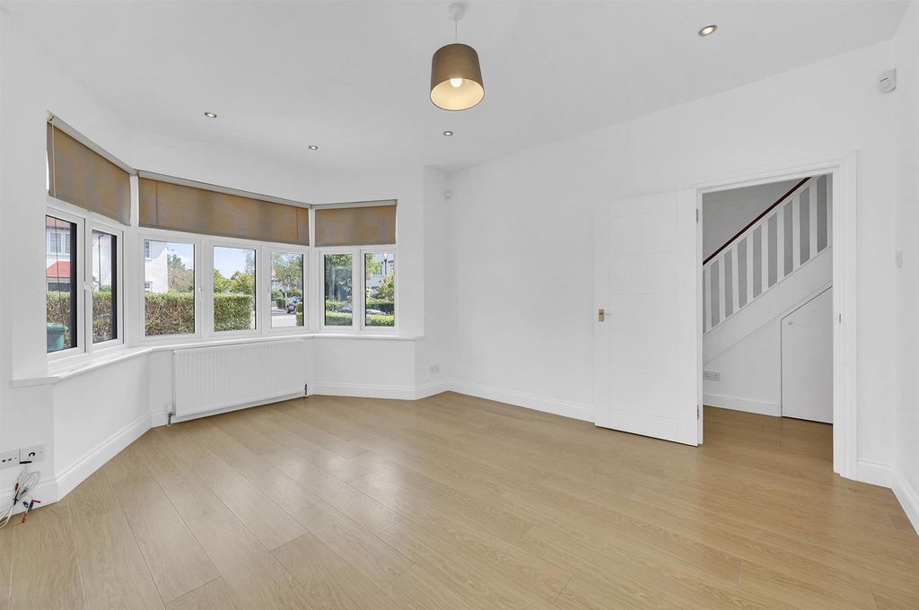 Property photo 1 of 21 Liv1.Jpg