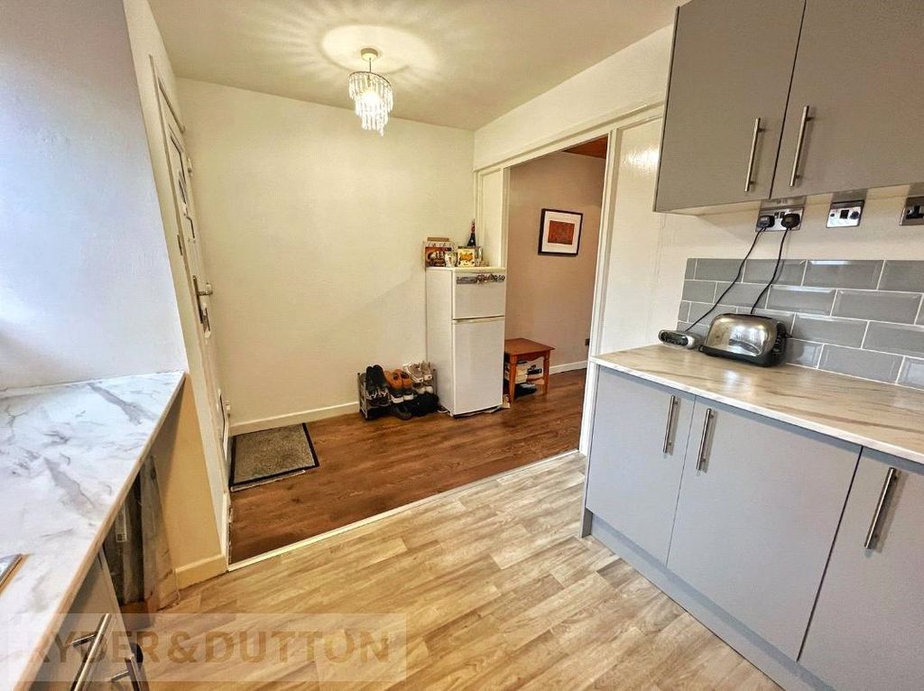Property photo 3 of 11 Kitchen