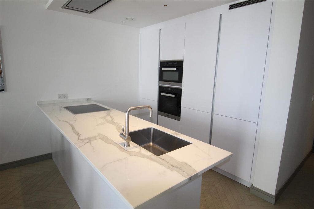 Property photo 2 of 18 Kitchen