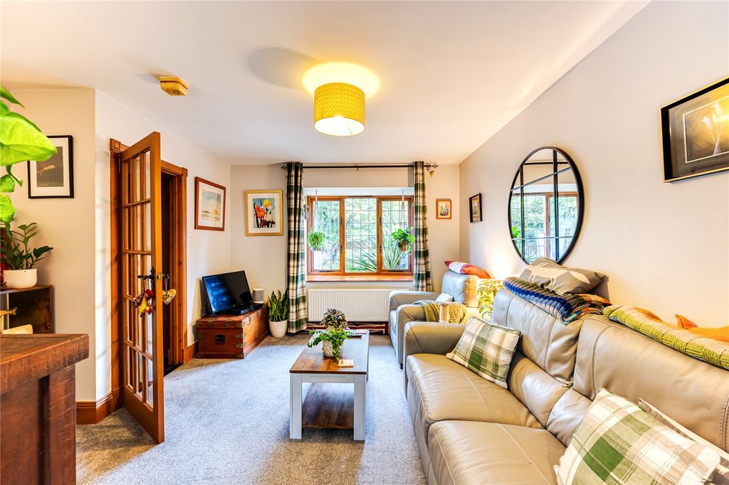 Property photo 2 of 20 Picture No. 13