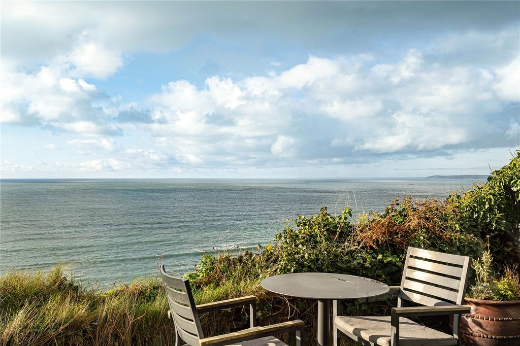 Property photo 2 of 22 Picture No. 12