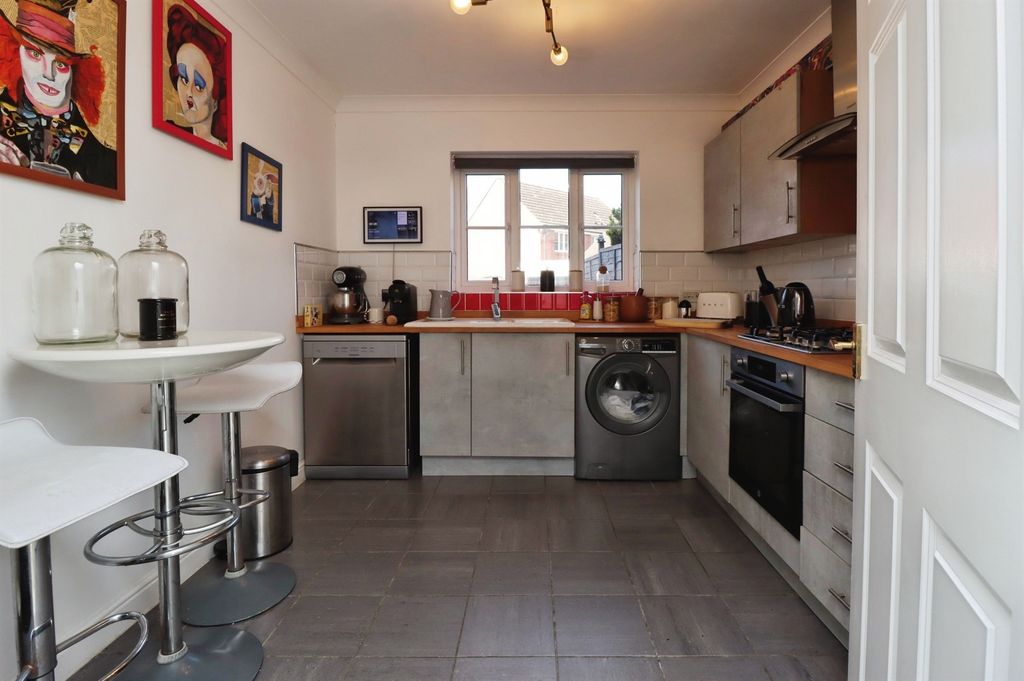 Property photo 2 of 17