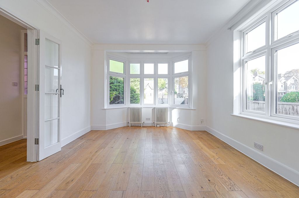 Property photo 3 of 37