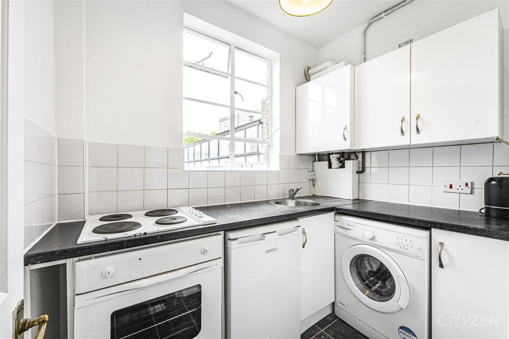 Property photo 2 of 12 Kitchen