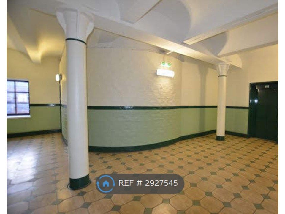 Property photo 2 of 22 Lift Area