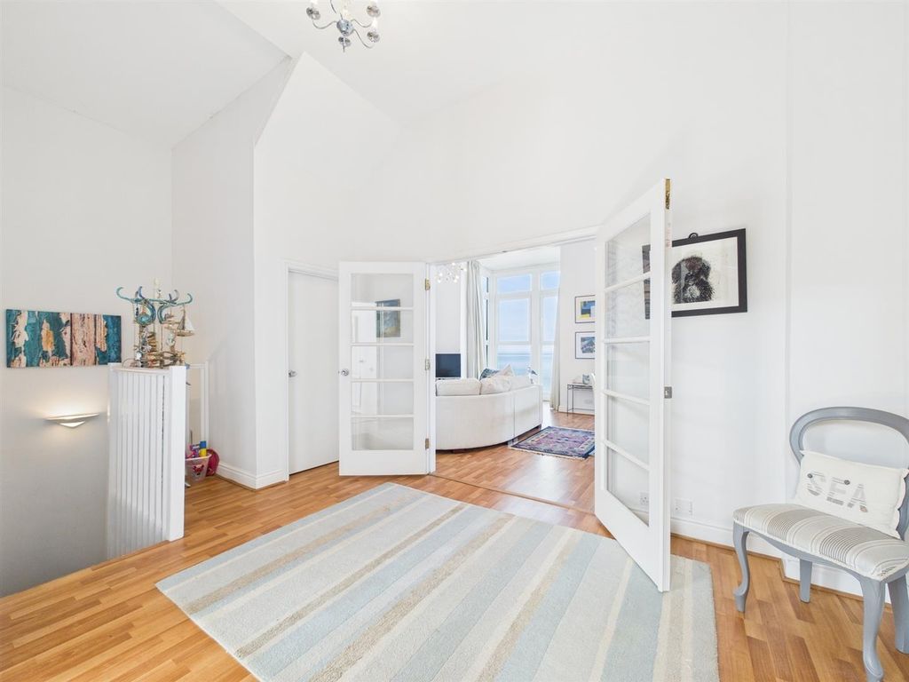 Property photo 3 of 23 Cam01381G0-Pr0210-Still012.Jpg