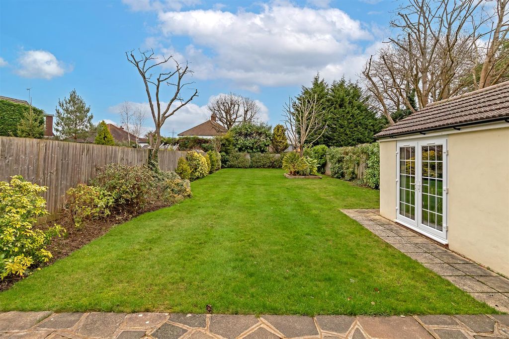 Property photo 2 of 19 21Northriding-29.Jpg