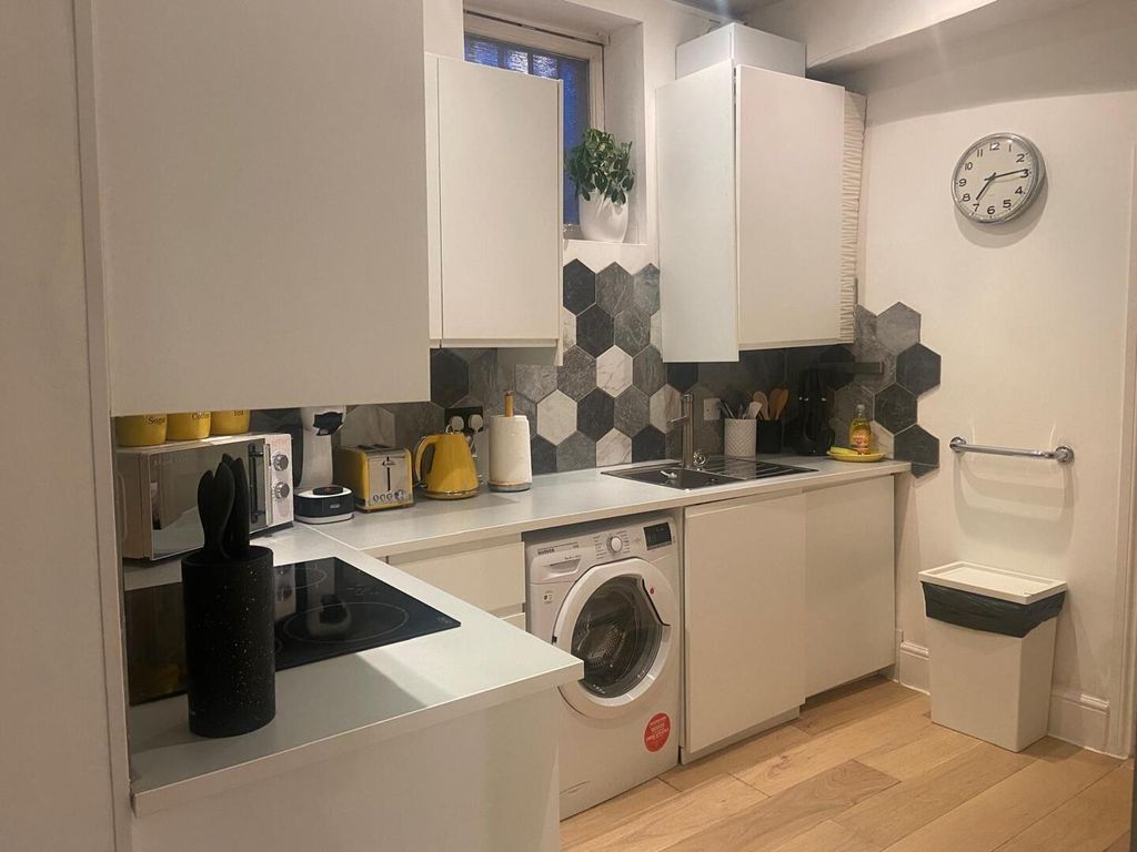 Property photo 3 of 8 Kitchen