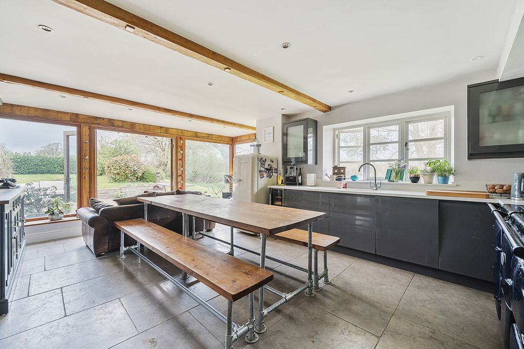 Property photo 2 of 19 Kitchen