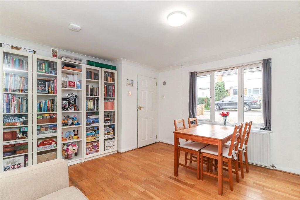 Property photo 3 of 14 Sears&amp;Co - 11 Salcombe Road  (15).Jpg