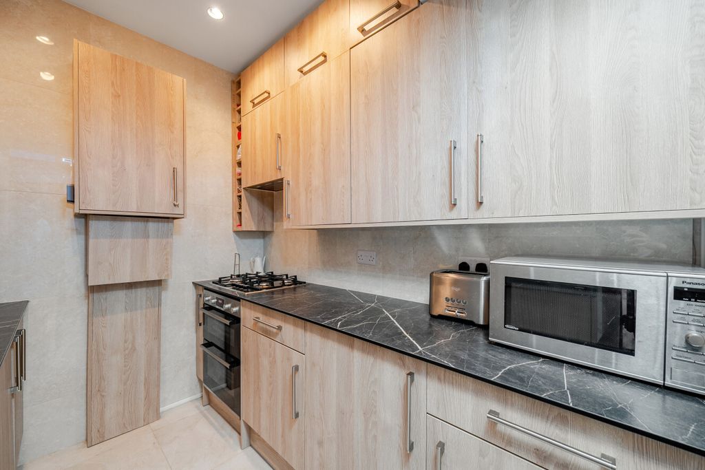 Property photo 3 of 15 1450092-17-69Eb3E...