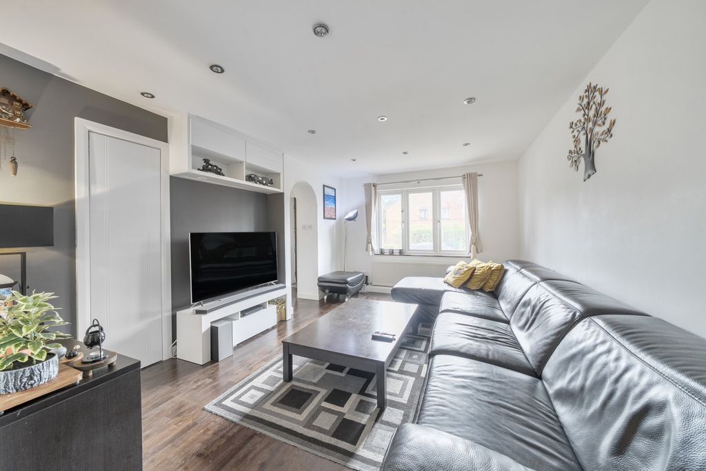 Property photo 2 of 19 1348852-10-68B82A...