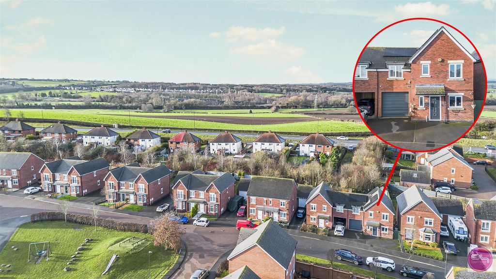 Property photo 3 of 40 Hewer Drive, Castle Gresley (4).Jpg