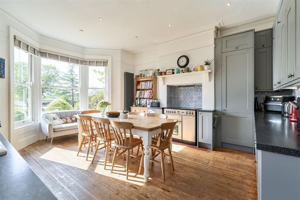 Property photo 3 of 19 Kitchen / Breakfast Room