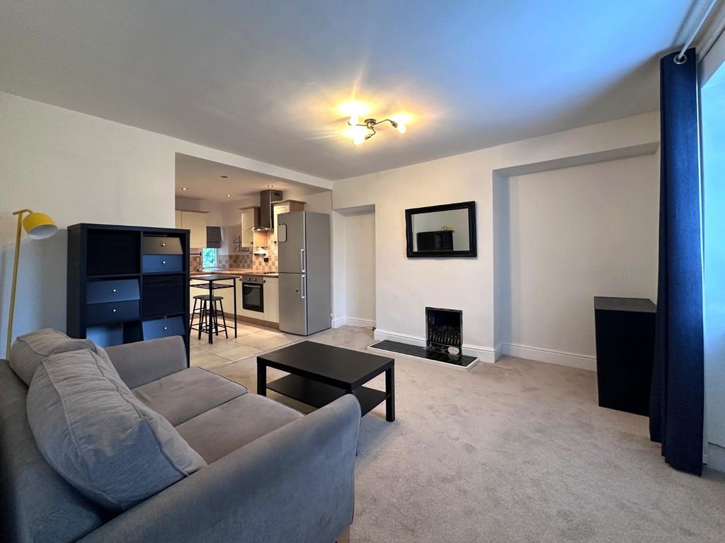 Property photo 2 of 10 Lounge 6.Jpg