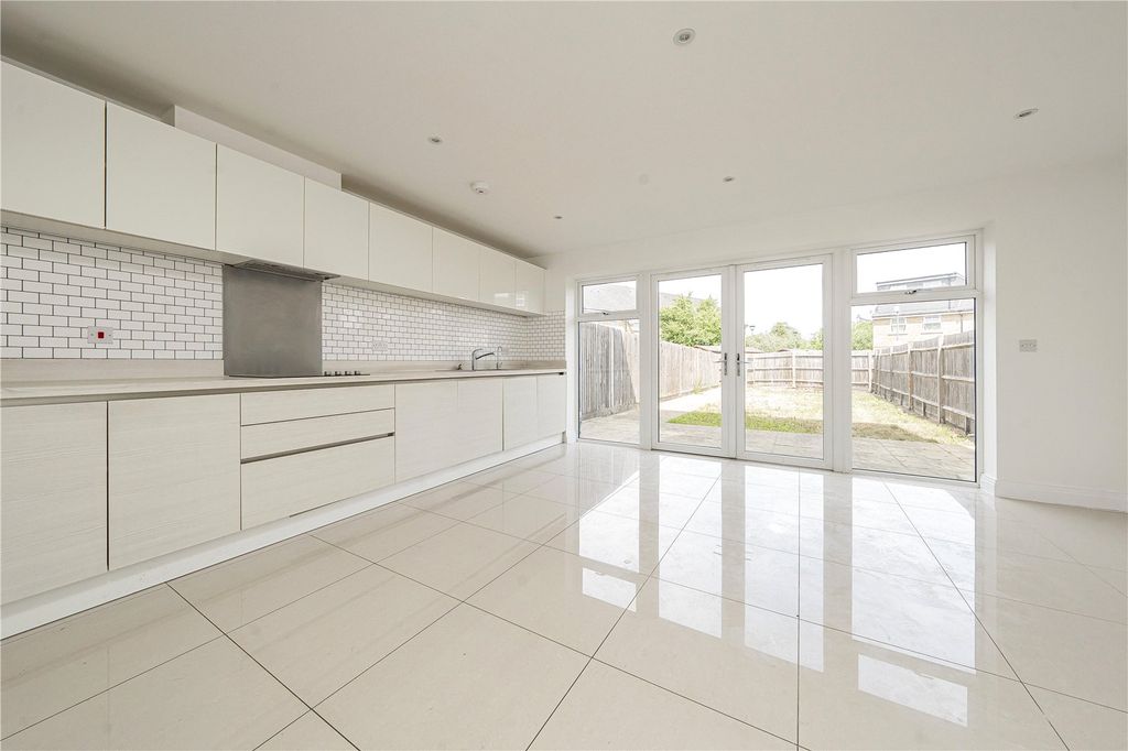 Property photo 3 of 21 Picture No. 24
