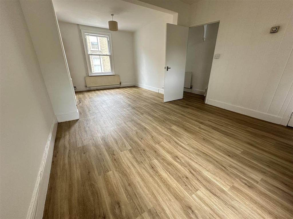 Property photo 1 of 7 Photo 2026-04-20 19.00.05.Jpg