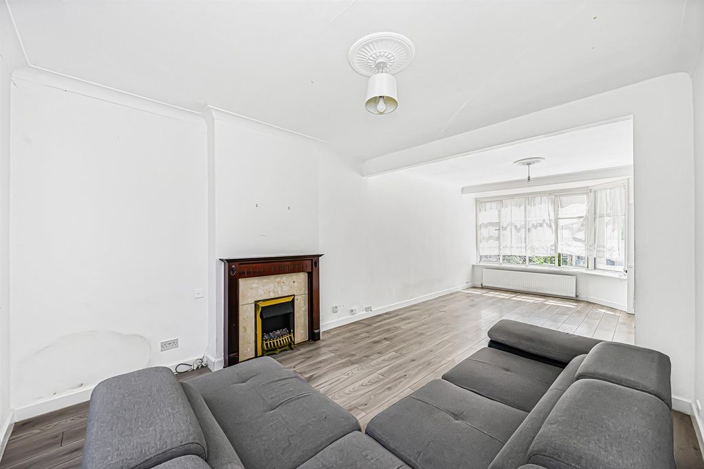 Property photo 3 of 19