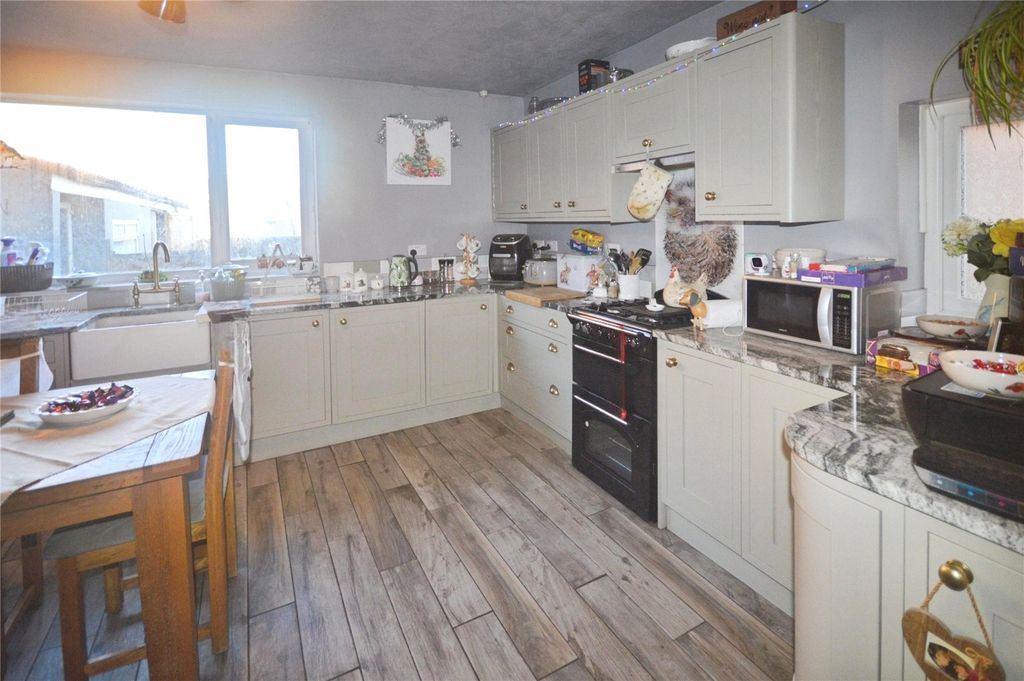 Property photo 2 of 16 Kitchen/Dining Room