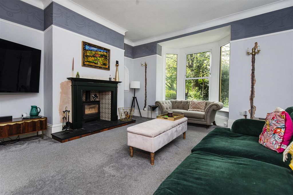 Property photo 2 of 35
