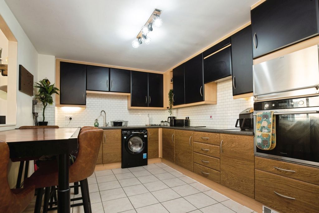 Property photo 2 of 12 Kitchen