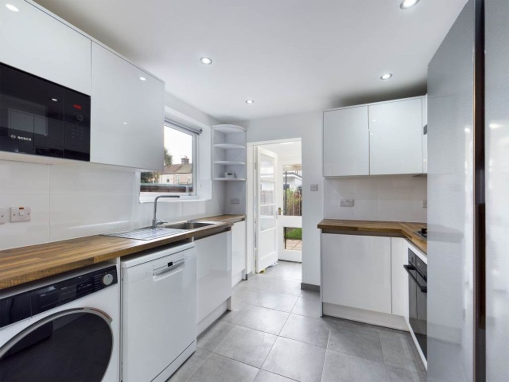 Property photo 2 of 16 Kitchen