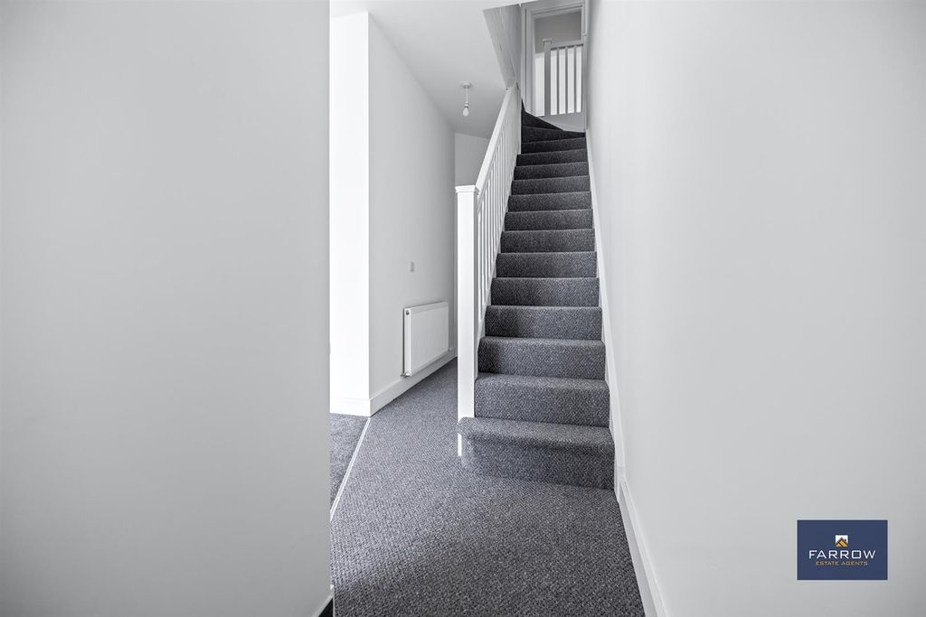 Property photo 3 of 25 Entrance