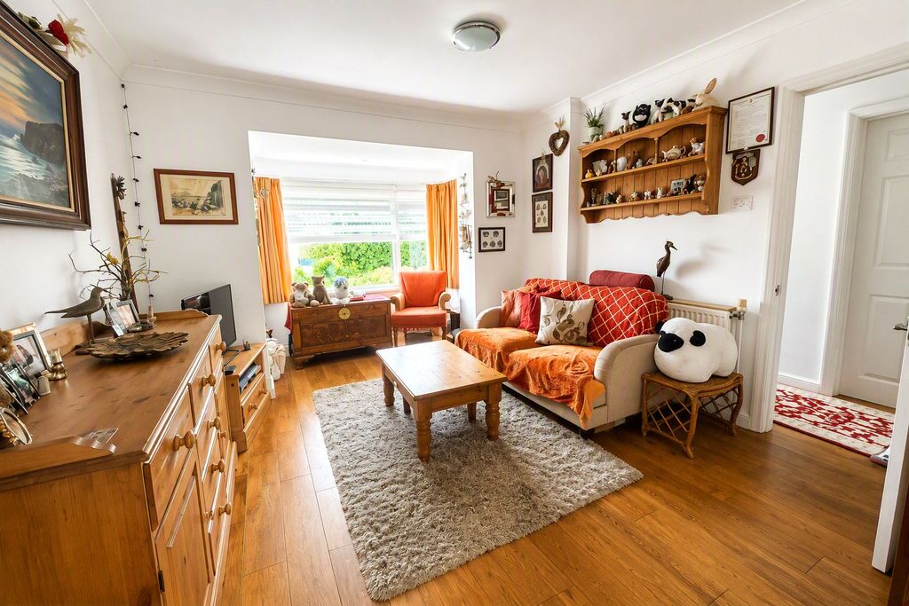 Property photo 2 of 11 Picture No. 17