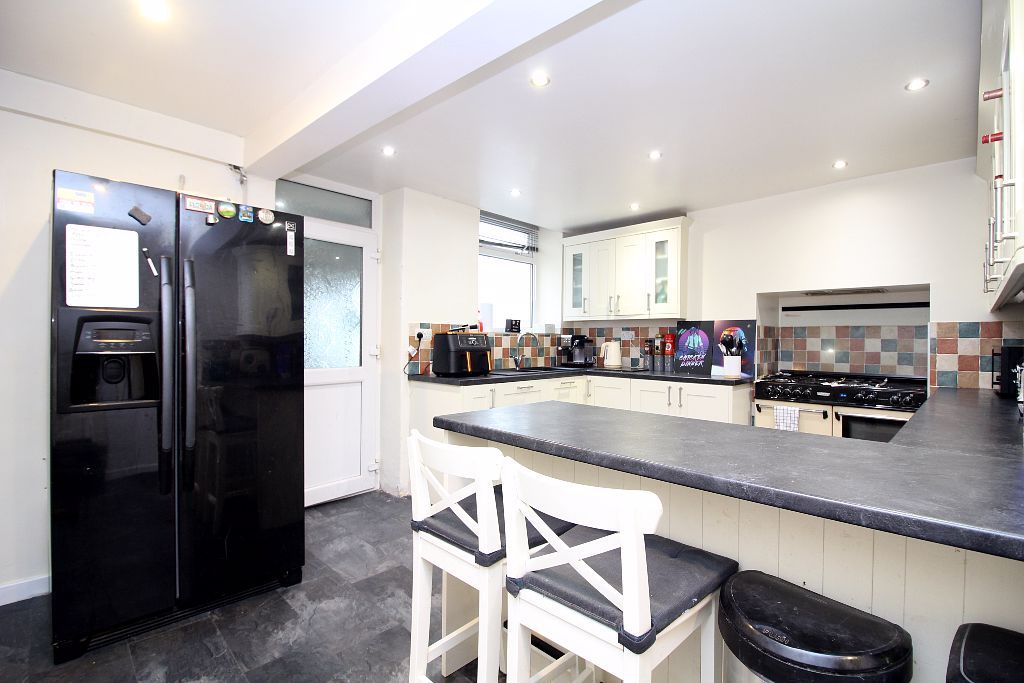 Property photo 3 of 20 Kitchen/Breakfast Room